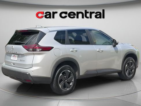 Used 2024 Nissan Rogue SV AWD/4WD image 6