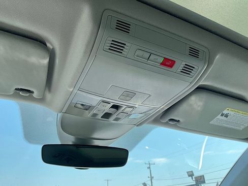 New 2025 Volkswagen Taos SE image 15