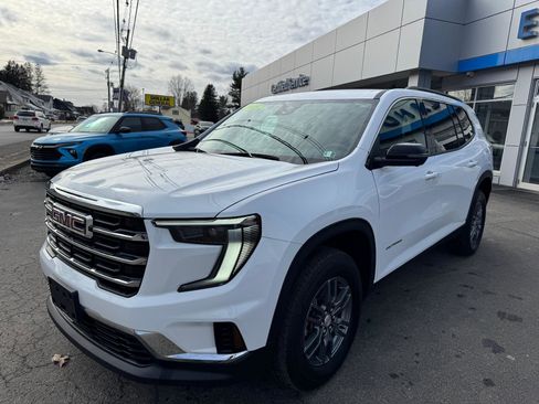Used 2025 GMC Acadia Elevation image 11
