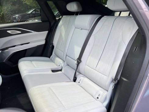 Used 2024 Cadillac Lyriq Luxury AWD/4WD image 11