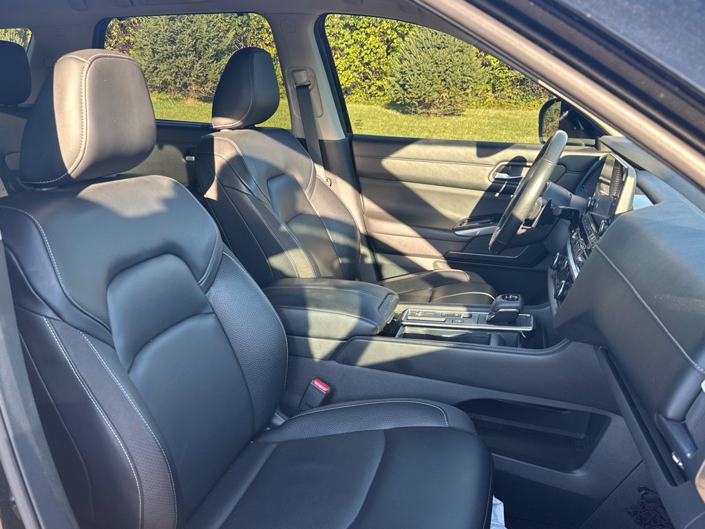 Used 2022 Nissan Pathfinder SL w/ Cargo Package FWD image 23