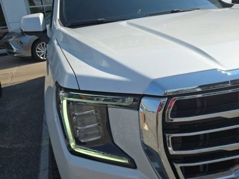 Used 2022 GMC Yukon XL SLT w/ SLT Premium Package AWD/4WD image 7