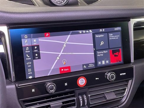 Used 2025 Porsche Macan image 29