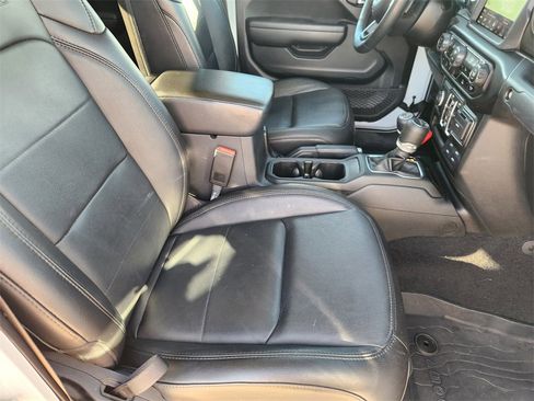 Used 2021 Jeep Gladiator Sport image 14