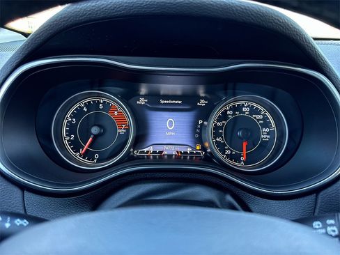 Used 2019 Jeep Cherokee Limited w/ Technology Group image 15