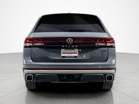 Used 2024 Volkswagen Atlas Peak Edition SE image 4