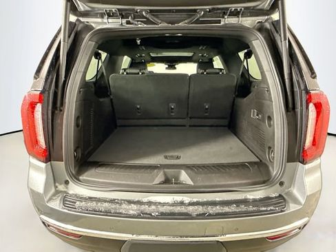 Used 2023 GMC Yukon XL SLT w/ SLT Luxury Package image 28
