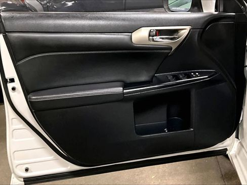 Used 2014 Lexus CT 200h image 21