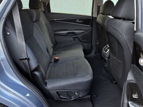 Used 2020 Kia Sorento LX AWD/4WD image 9
