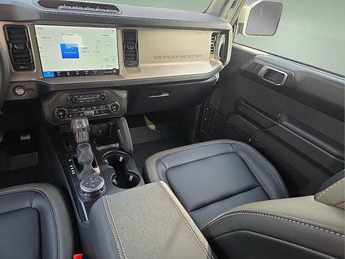 Used 2025 Ford Bronco Outer Banks w/ Sasquatch Package AWD/4WD image 12