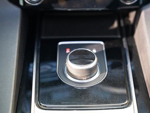 Used 2017 Jaguar F-PACE Premium image 36