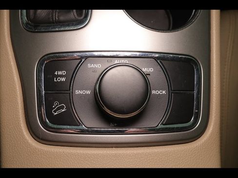 Used 2018 Jeep Grand Cherokee Limited AWD/4WD image 12