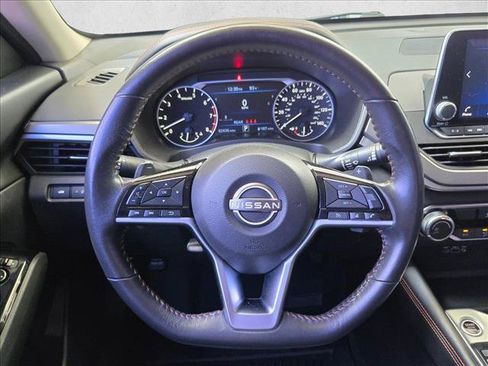 Used 2023 Nissan Altima 2.5 SR FWD image 12