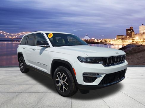 Used 2025 Jeep Grand Cherokee Limited RWD image 4