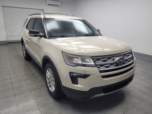 Used 2018 Ford Explorer XLT w/ Equipment Group 202A AWD/4WD image 13