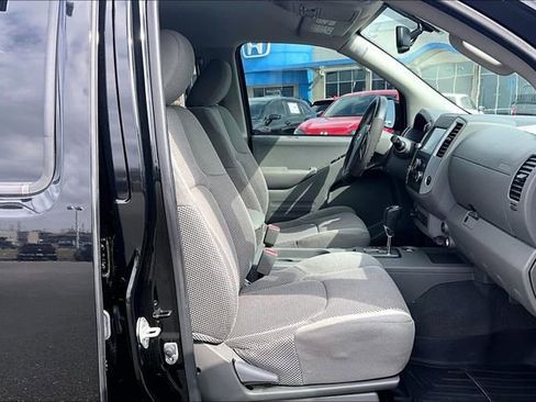 Used 2021 Nissan Frontier SV w/ Midnight Edition Floor Mats image 28