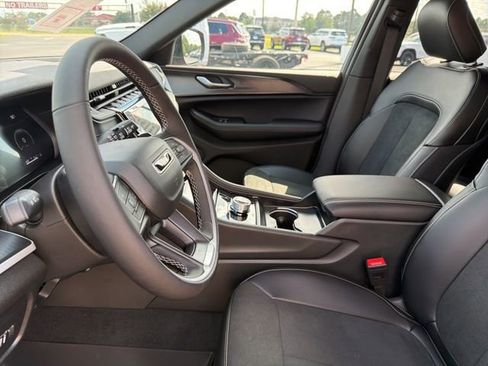 New 2025 Jeep Grand Cherokee Altitude image 7