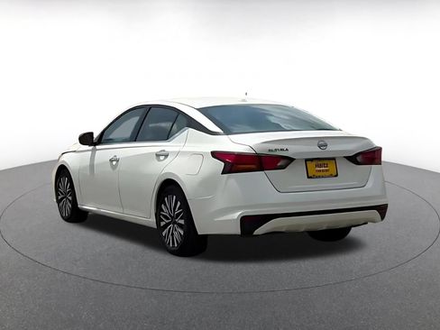 Used 2025 Nissan Altima 2.5 SV FWD image 11