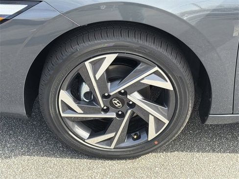 New 2026 Hyundai Elantra Limited image 11