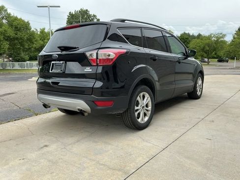 Used 2017 Ford Escape SE w/ Equipment Group 201A FWD image 9