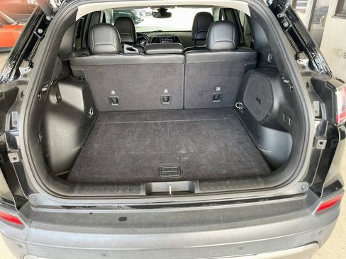 Used 2019 Jeep Cherokee Limited FWD image 27