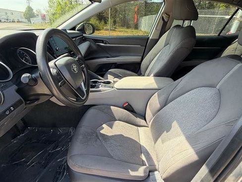 Used 2022 Toyota Camry LE w/ Carpet Mat Package (TMS) FWD image 10