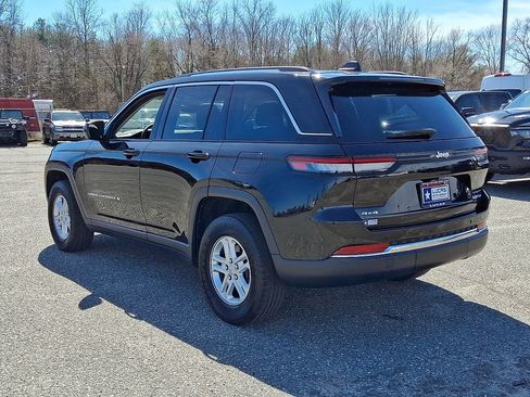 Used 2023 Jeep Grand Cherokee Laredo AWD/4WD image 8