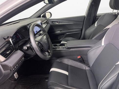 Used 2025 Toyota Camry SE image 9