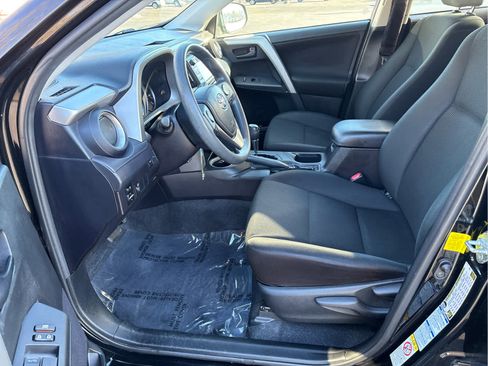 Used 2016 Toyota RAV4 LE image 14