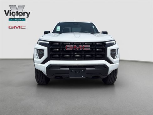Used 2025 GMC Canyon Elevation image 3
