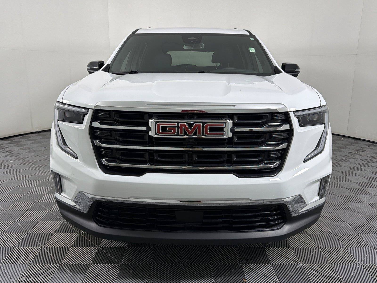 Used 2025 GMC Acadia Elevation w/ Elevation Premium Package FWD image 2
