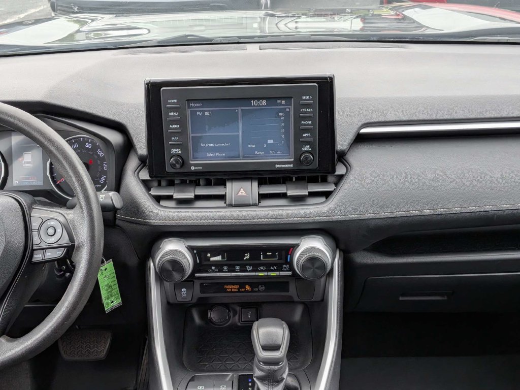 Used 2021 Toyota RAV4 LE FWD image 17