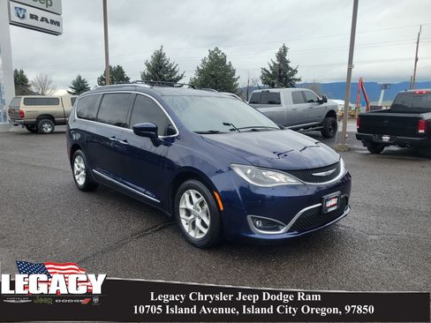Used 2017 Chrysler Pacifica Touring-L Plus image 1