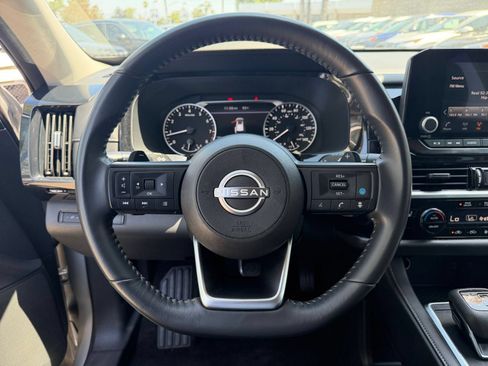 Used 2025 Nissan Pathfinder SV FWD image 25