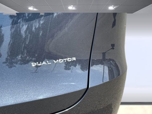 Used 2025 Tesla Model Y Long Range AWD/4WD image 18