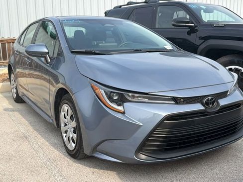Used 2025 Toyota Corolla LE FWD image 2