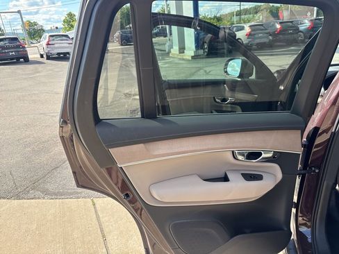 Used 2025 Volvo XC90 B5 Core w/ Climate Package AWD/4WD image 27