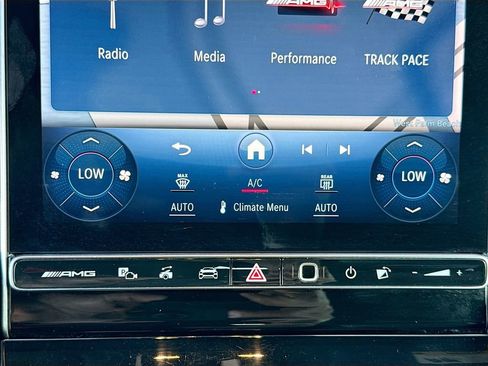 Used 2022 Mercedes-Benz SL 55 AMG 4MATIC w/ Driver Assistance Package image 17