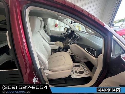 Used 2021 Chrysler Voyager Lxi FWD image 5