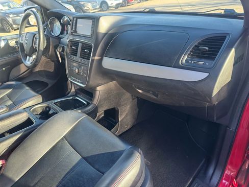 Used 2014 Dodge Grand Caravan R/T image 25