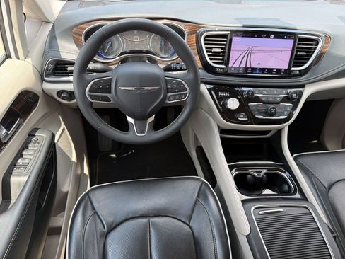 Used 2023 Chrysler Pacifica Limited FWD image 29