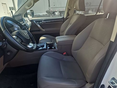 Used 2023 Lexus GX 460 Premium w/ Premium Package image 5