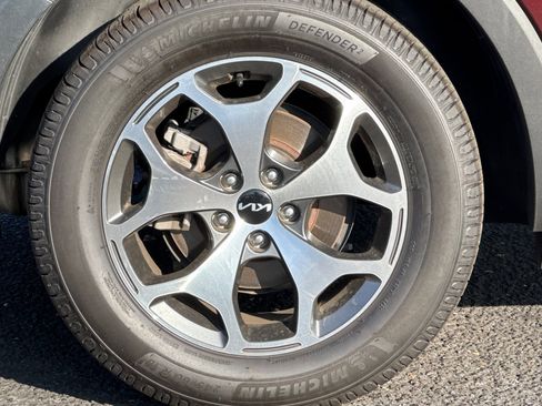 Used 2022 Kia Telluride EX image 11