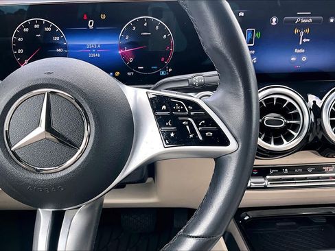 Used 2025 Mercedes-Benz GLB 250 image 25
