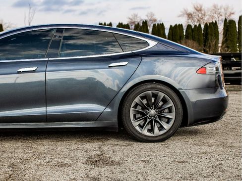 Used 2020 Tesla Model S Long Range Plus image 40