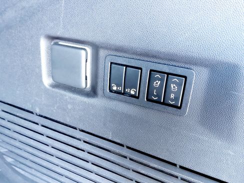 Used 2021 GMC Yukon Denali w/ Denali Ultimate Package image 8