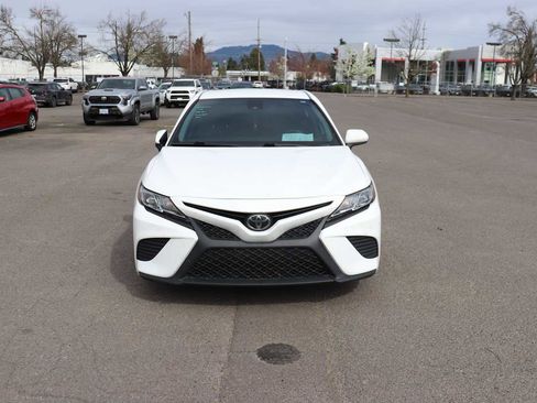 Certified 2020 Toyota Camry SE image 2