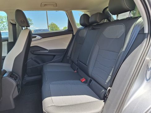 Certified 2025 Volkswagen Taos SE FWD image 13