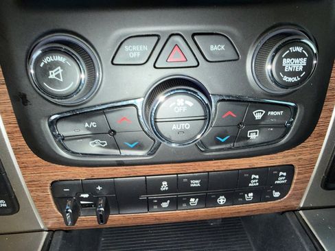 Used 2017 RAM 1500 Laramie w/ Convenience Group image 26