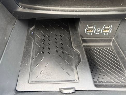 Used 2025 Chrysler Pacifica Limited FWD image 20